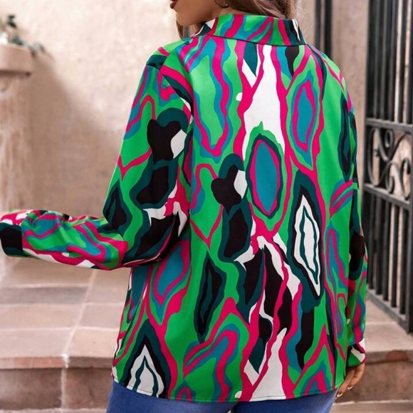 NEW Women’s 2X Plus Blouse Top Vibrant Button Down Collared Shirt Stunning - Picture 6 of 9